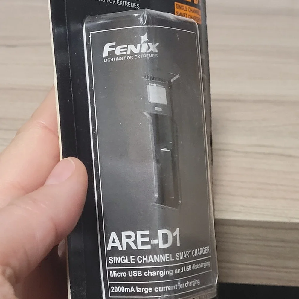 Fenix ARE-D1 USB Battery charger w/ carry case 21700 18650 16340 14500 AA AAA C
